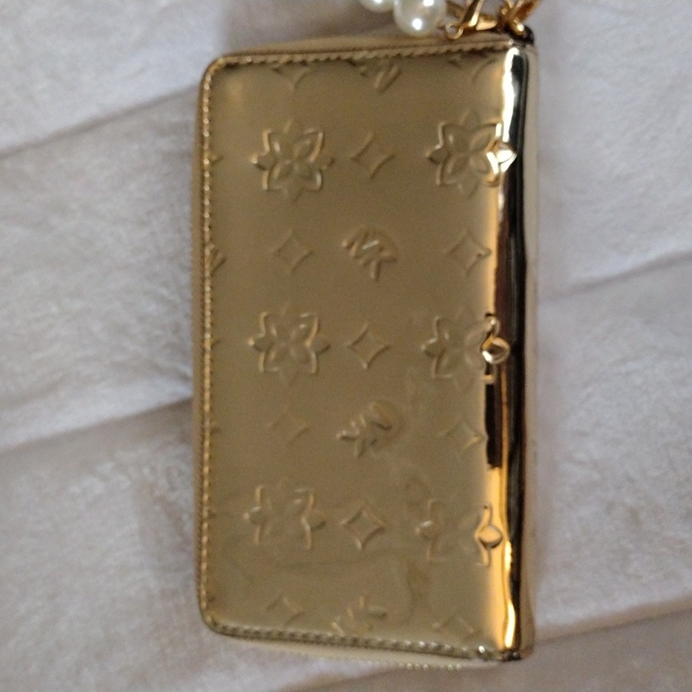 Michael Kors Gold Wallet with Pearl Handle - Picture 5 of 13